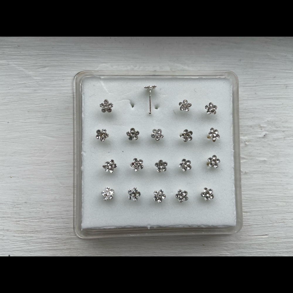 Flower nose stud piercing